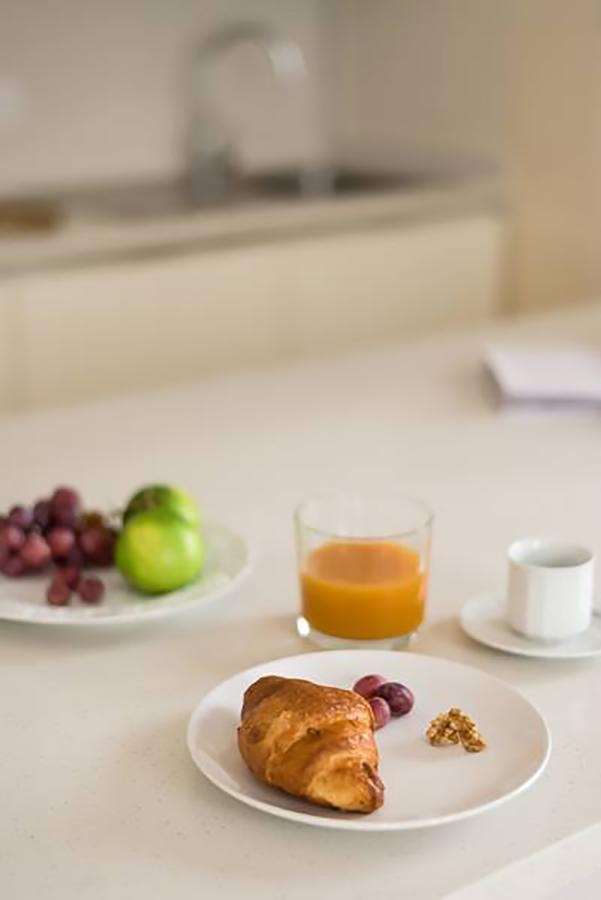 Altido Lovely 1-Bed Flat With Balcony & Free Parking Milán Exteriér fotografie